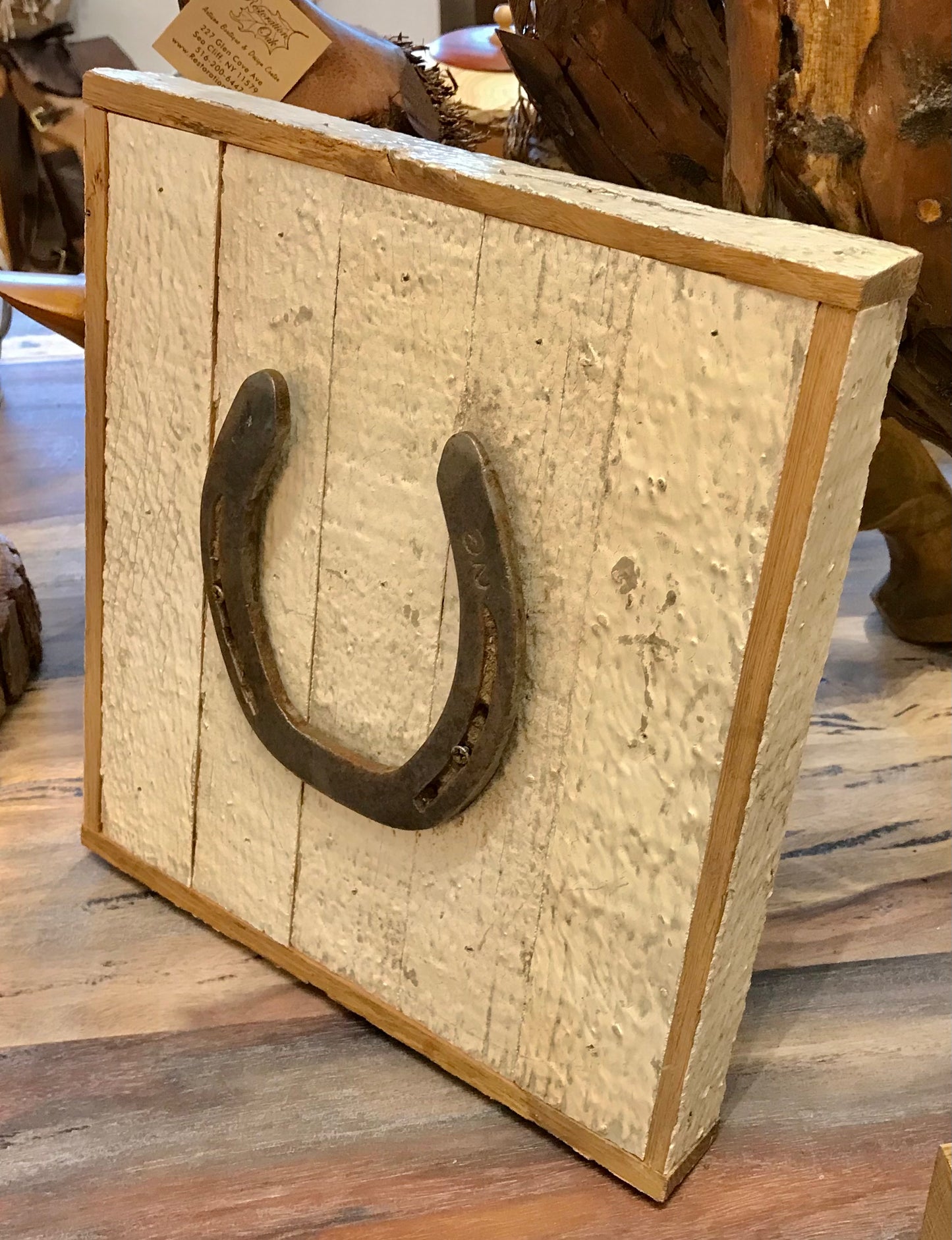 Horseshoe Wall Mount - Restoration Oak
