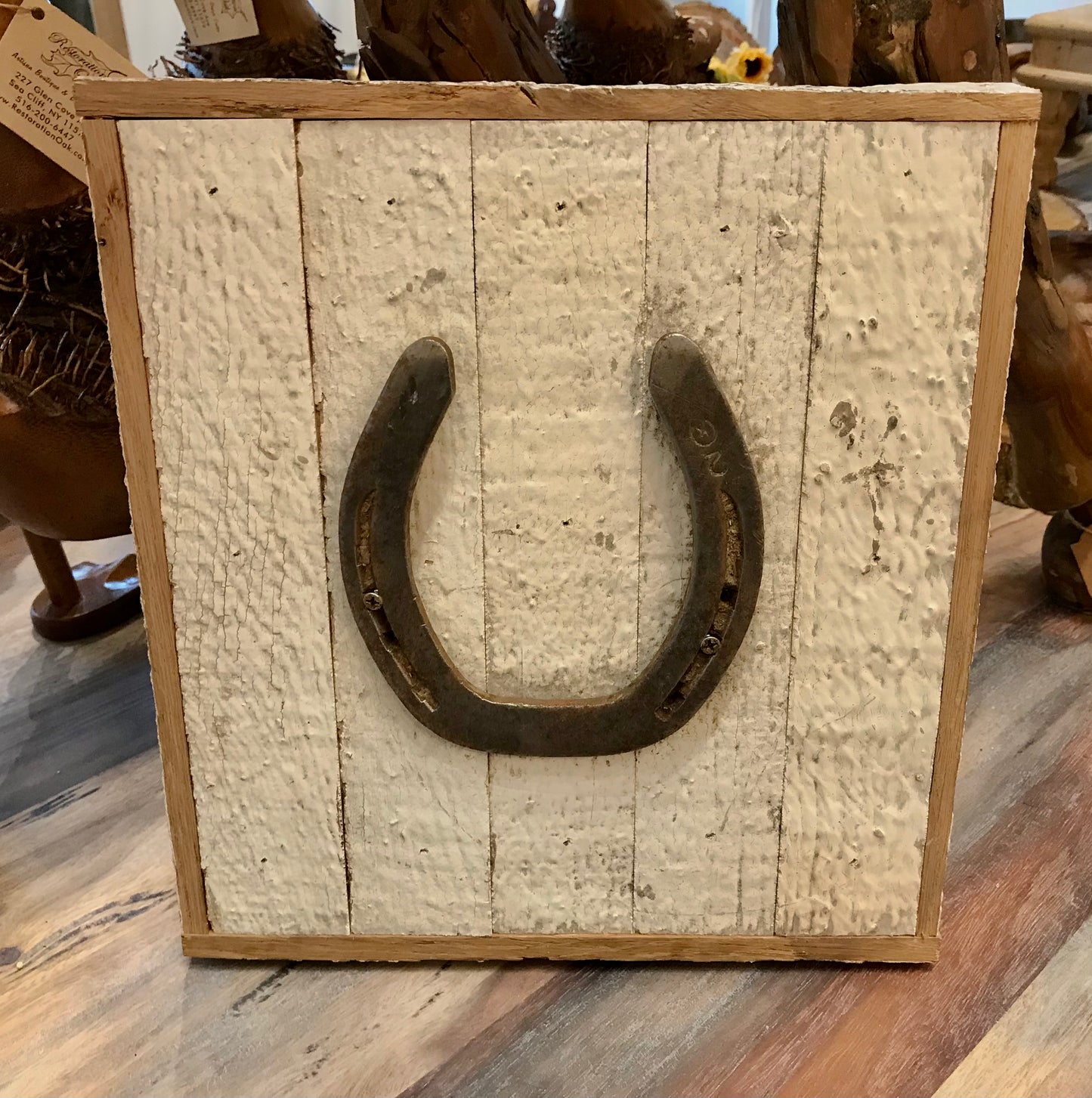 Horseshoe Wall Mount - Restoration Oak