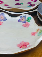 Load image into Gallery viewer, Fluid Plate-Pressed Flowers - Restoration Oak